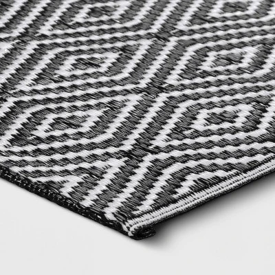 Diamond Check Indoor/Outdoor Rug - Room Essentials™ 2 Diamond Check Indoor/Outdoor Rug - Room Essentials™ - Image 2
