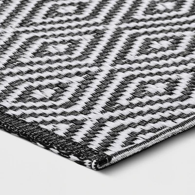 Diamond Check Indoor/Outdoor Rug - Room Essentials™ 3 Diamond Check Indoor/Outdoor Rug - Room Essentials™ - Image 3
